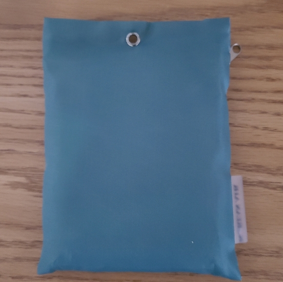 Mini Travel Pouch with Accessories - Picture 3 of 14